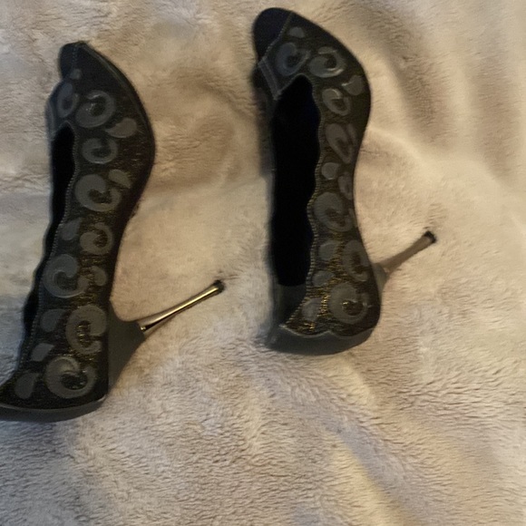 House of Dereon Heels - Picture 6 of 11